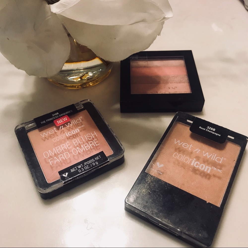 ❤️ Blushes ❤️ - Picture 2 of 8
